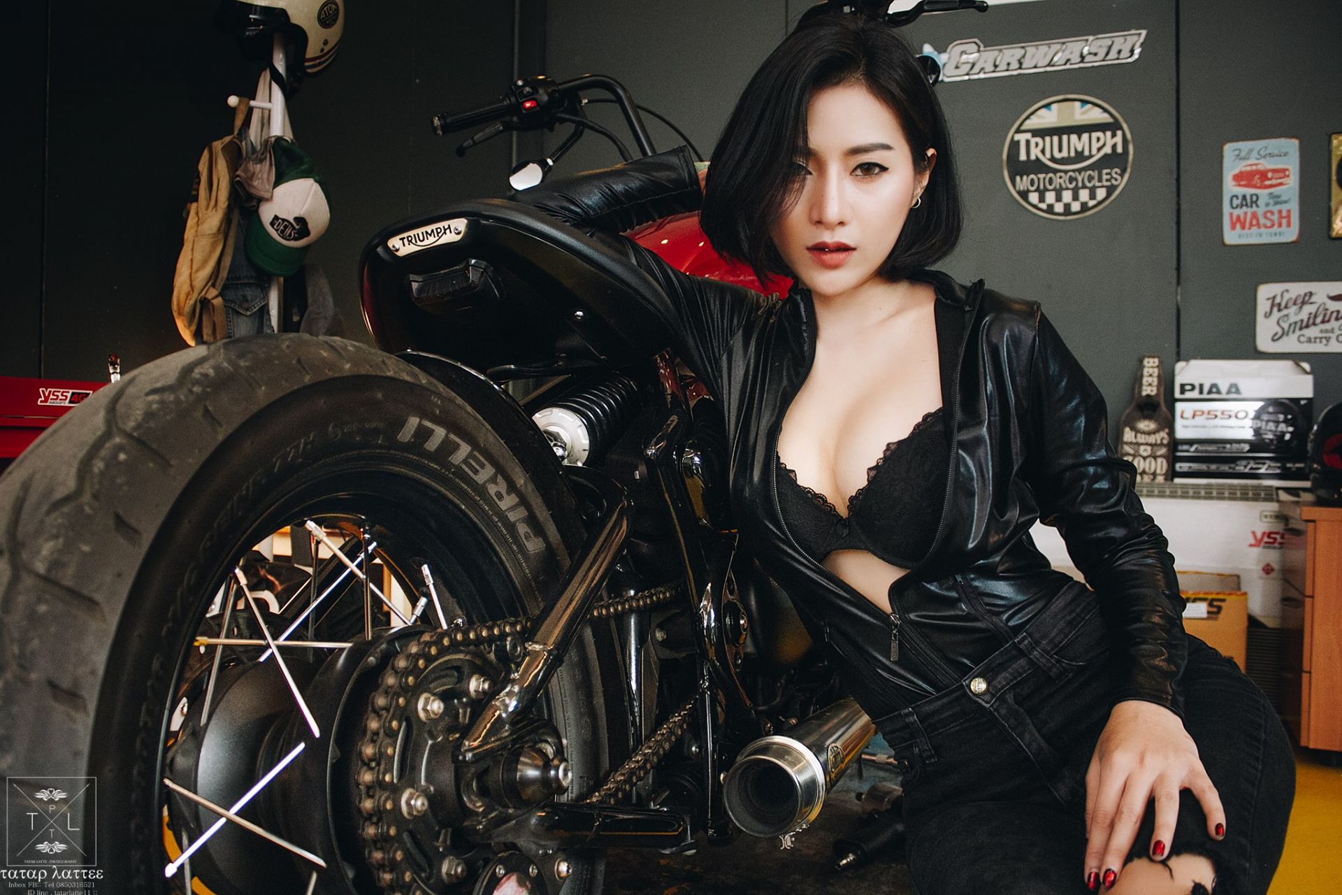 moto-triumph-bonneville-bi-lan-at-boi-nguoi-dep-goi-cam-09