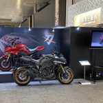 SUZUKI「KATANA」消光黑/糖果紅快閃特展!