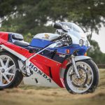 【經典車庫】承襲賽車魂的名機 HONDA「VFR750R RC30」