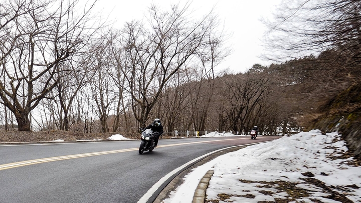 【热议】霸王寒流来临！机车追雪教战守则