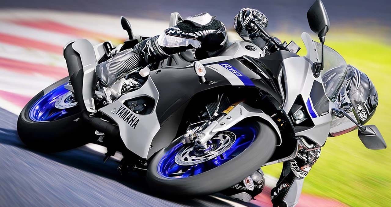 身披超頻規格亮相！YAMAHA「YZF-R15M／YZF-R15」