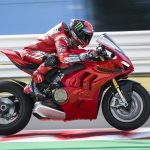 战斗力再堆高!DUCATI 2022年式“Panigale V4/V4S”
