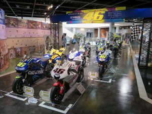 Valentino Rossi戰駒齊聚一堂！16輛「YZR-M1」免費展出中
