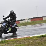 【試乘報告】貼地飛行的電能鋼砲!YAMAHA「EMF」