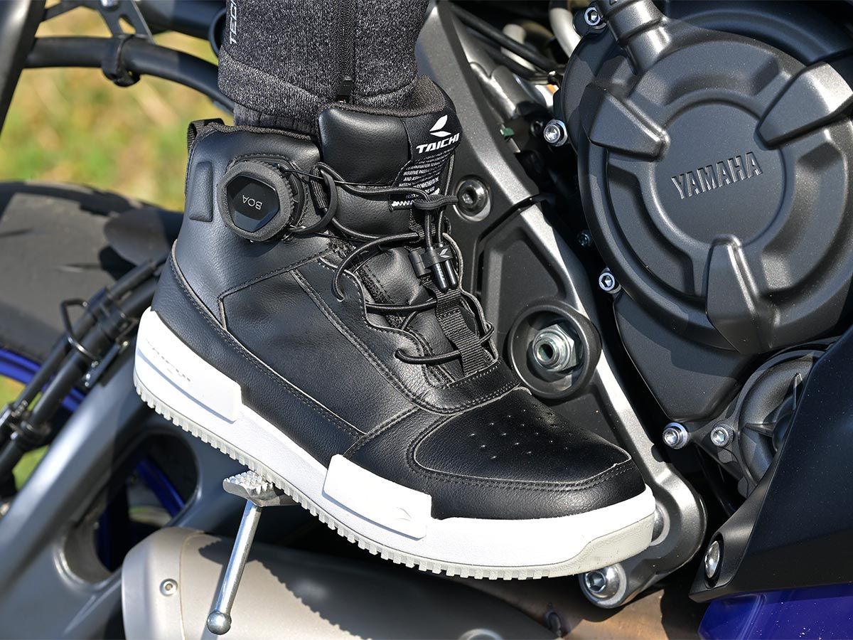 城市街道设计风格“RS TAICHI ”RSS014 DRYMASTER 防水透气休闲车鞋【2023 Webike 摩托车展】