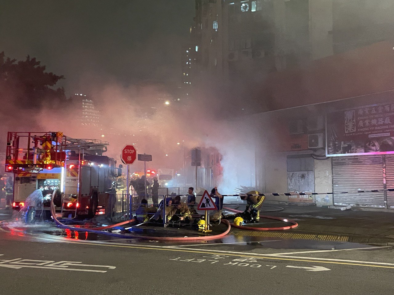 新蒲崗車行三級火，涉事多輛電單車嚴重受損