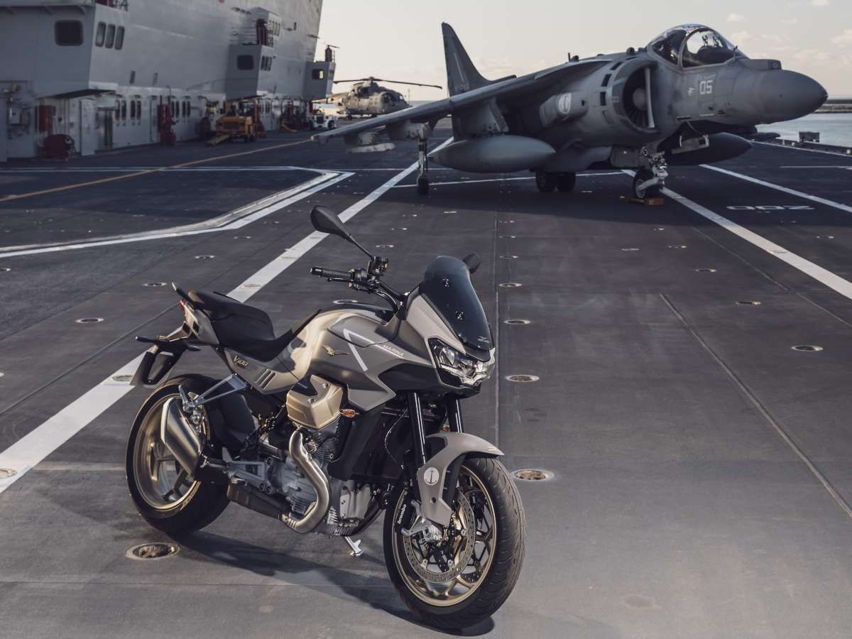 Moto Guzzi推出限量版“V100 Mandello”，致敬意大利海军航空队