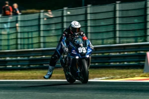 首次完赛,KM99的EWC主场任务完成