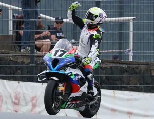 乌克兰车手Illya Mykhalchyk炫耀魔法,为铃鹿耐力赛做好准备