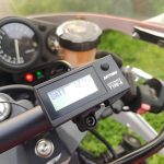 【使用心得】DAYTONA USB充電&電壓計,便捷充電與電壓監測一次滿足