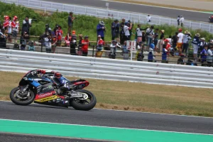 BMW以其在铃鹿8耐中的英勇表现，为争夺冠军保持了关键地位