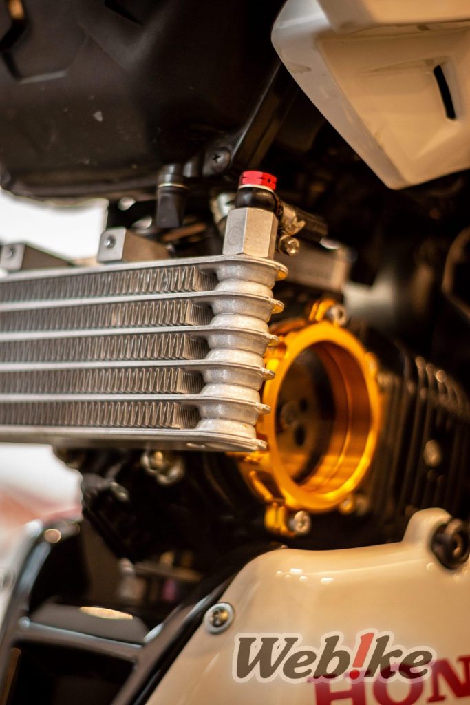 車主在引擎部分安裝了 SP Takegawa一系列改裝品如：Stage 181cc 加大缸徑套件、加大節流閥套件、機油幫浦套件、點火線圈、TAF 5檔變速齒輪組以及其他的零件。另外，機油冷排則採用了 Kitaco 的New Super 機油冷卻器套件。