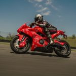 CFMOTO打響中量級跑車戰,4缸500SR、3缸675SR驚艷亮相
