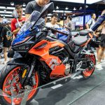 【重庆车展】更多电子辅助系统?!赛科龙最新仿赛RC680全貌解析