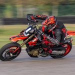 挑戰極限的滑胎車!DUCATI發布最強單缸車Hypermotard 698