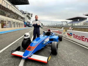 EWC明星Black尝试单座赛车，从两轮变成四轮