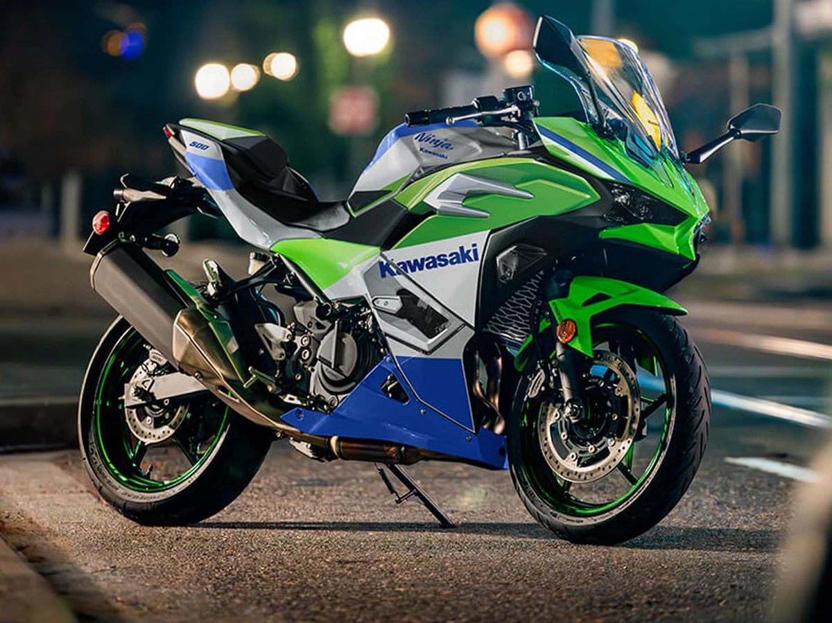 Kawasaki新推出Ninja 500 40周年纪念版，再现ZXR系列经典配色