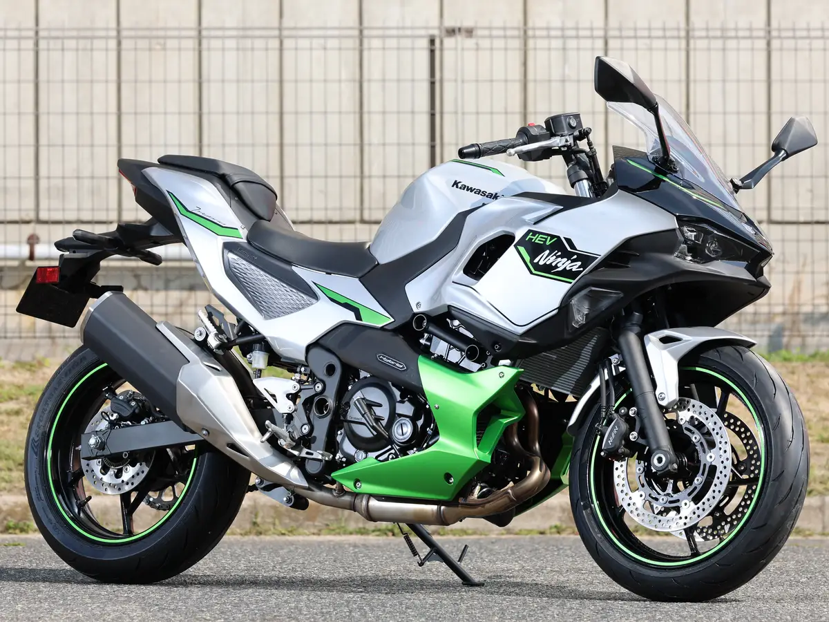 【2024東京摩托車展】KAWASAKI Ninja 7 Hybrid，首款強混合動力全罩式跑車