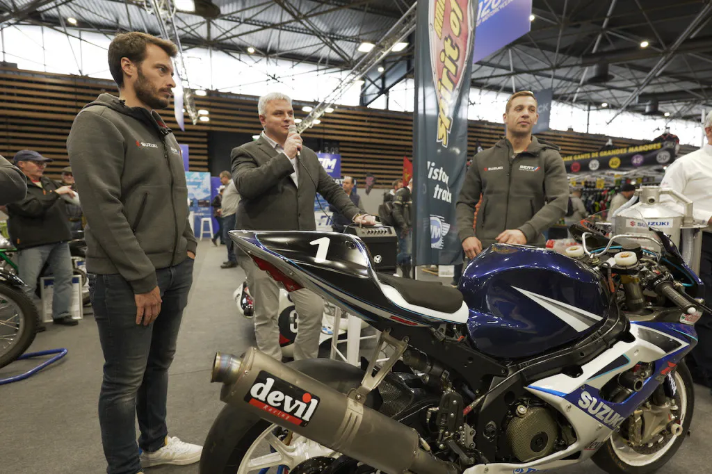 FIM EWC车手和摩托车在Salon du 2 Roues展上一同亮相