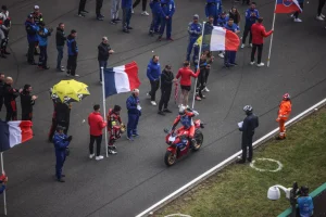 REA在EWC 24 Heures Motos巡礼圈后重返赛道
