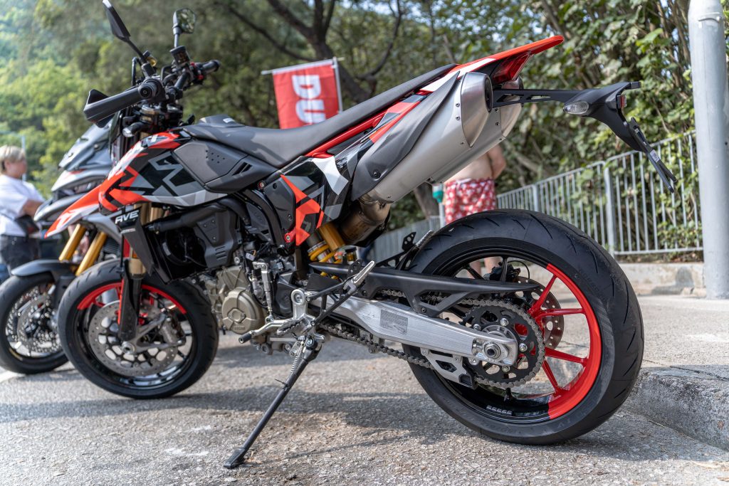 超過80匹馬力！史上最大馬力單缸滑胎車 DUCATI Hypermotard 698 Mono 登陸香港