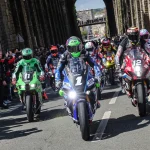 精彩的畫面!EWC 賽車手在利曼街道進行盛大巡遊