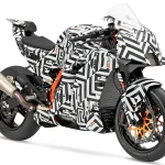 沉寂 15 年!KTM 大型跑車 990 RC R攜MotoGP技術回歸市場