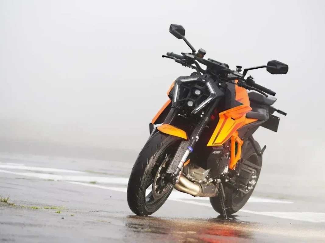 性能進化，操控升級！試乘體驗KTM 1390 Super Duke R Evo與990 Duke