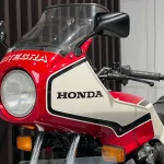 日本车设计的里程碑,HONDA青山迎宾广场展出稀有车型CBX400F INTEGRA