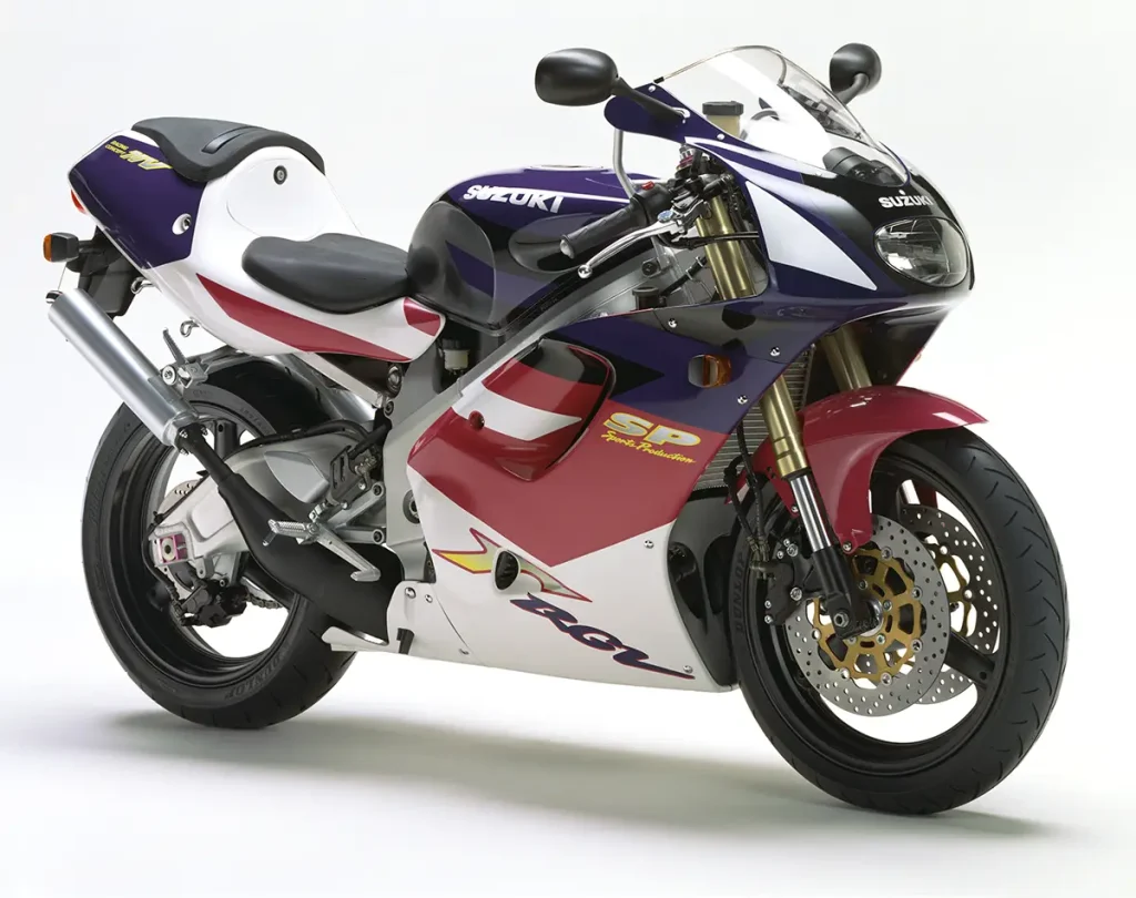 RGV-γ250SP於1996年進行了全面改型，配備了70°V型引擎。這是一輛準備比賽的車輛，標準配備乾式離合器和卡式變速箱。