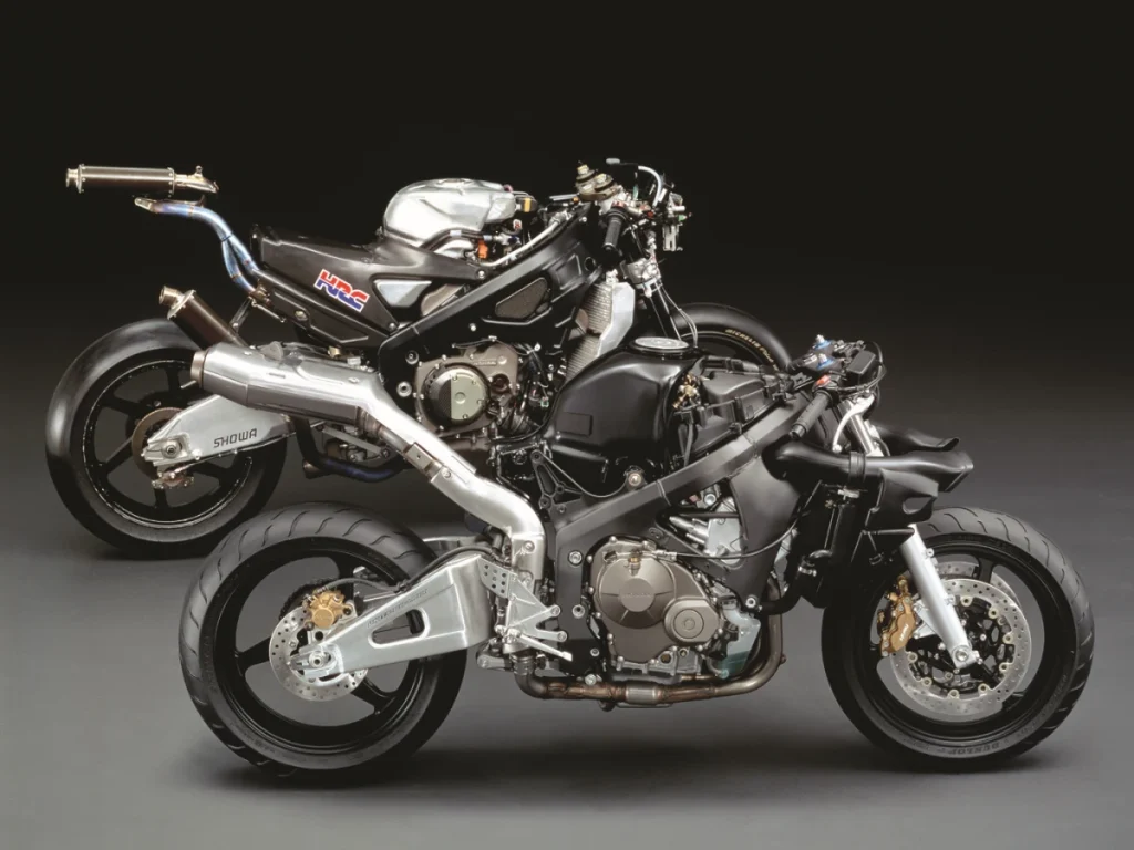 CBR600RR在當時定位為RC211V的市售版本，使用了中置排氣管、Unit Pro Link避震等核心技術，並在產品照片中進行了宣傳。
