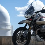 Moto Guzzi全新2025 V85TT Travel登場,新設計引擎與配備進一步強化