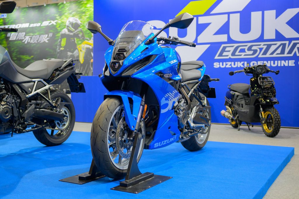 全新中量级跑车GSX -8R