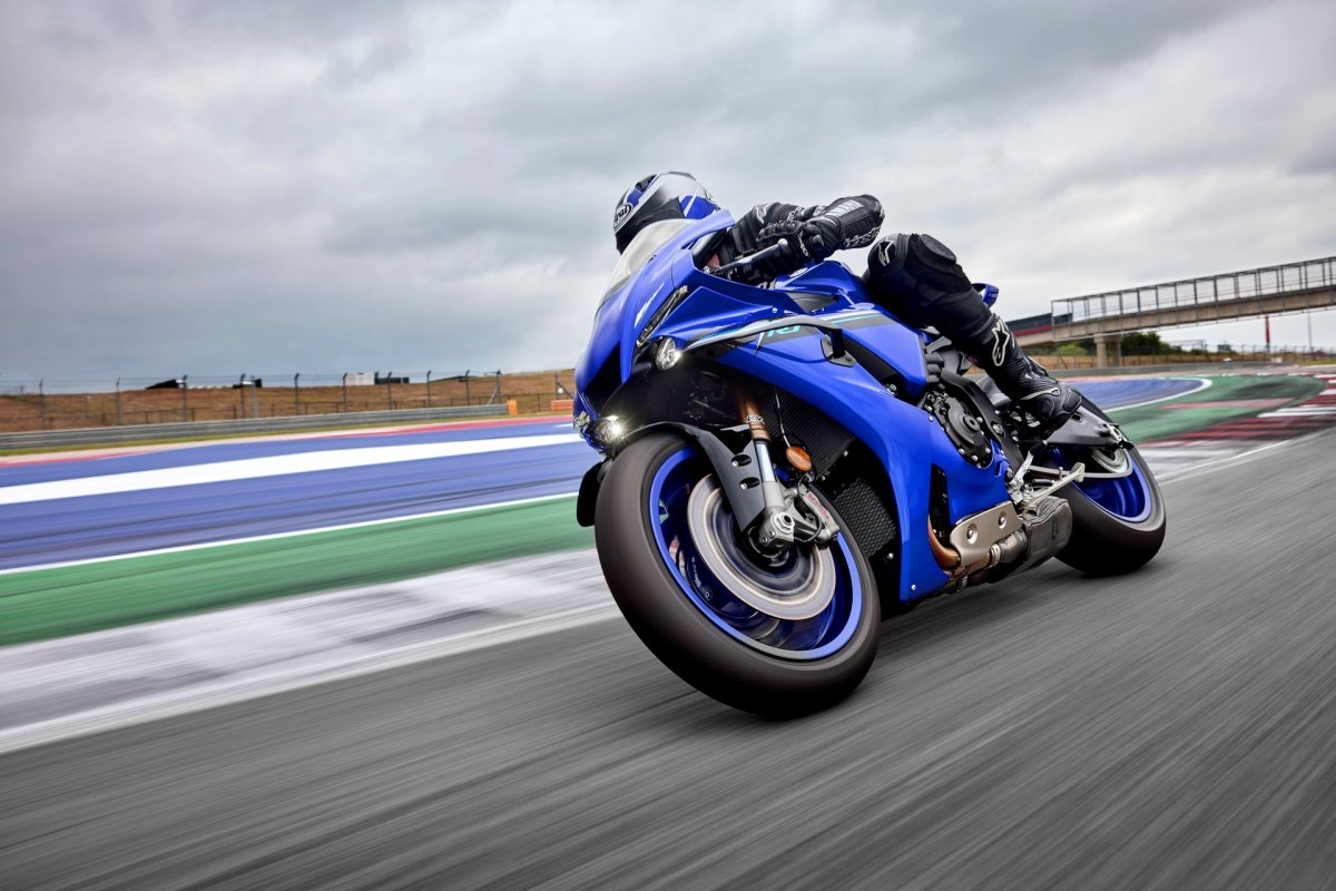 说好的停售原来是升级？全新Yamaha 2025 YZF-R1正式推出且配备更新！