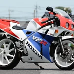 HONDA 400cc V4引擎黃金時期的名車,VFR400R NC30