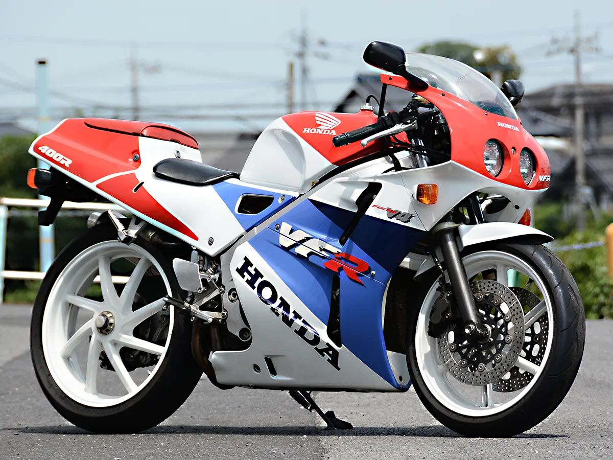 HONDA 400cc V4引擎黃金時期的名車，VFR400R NC30