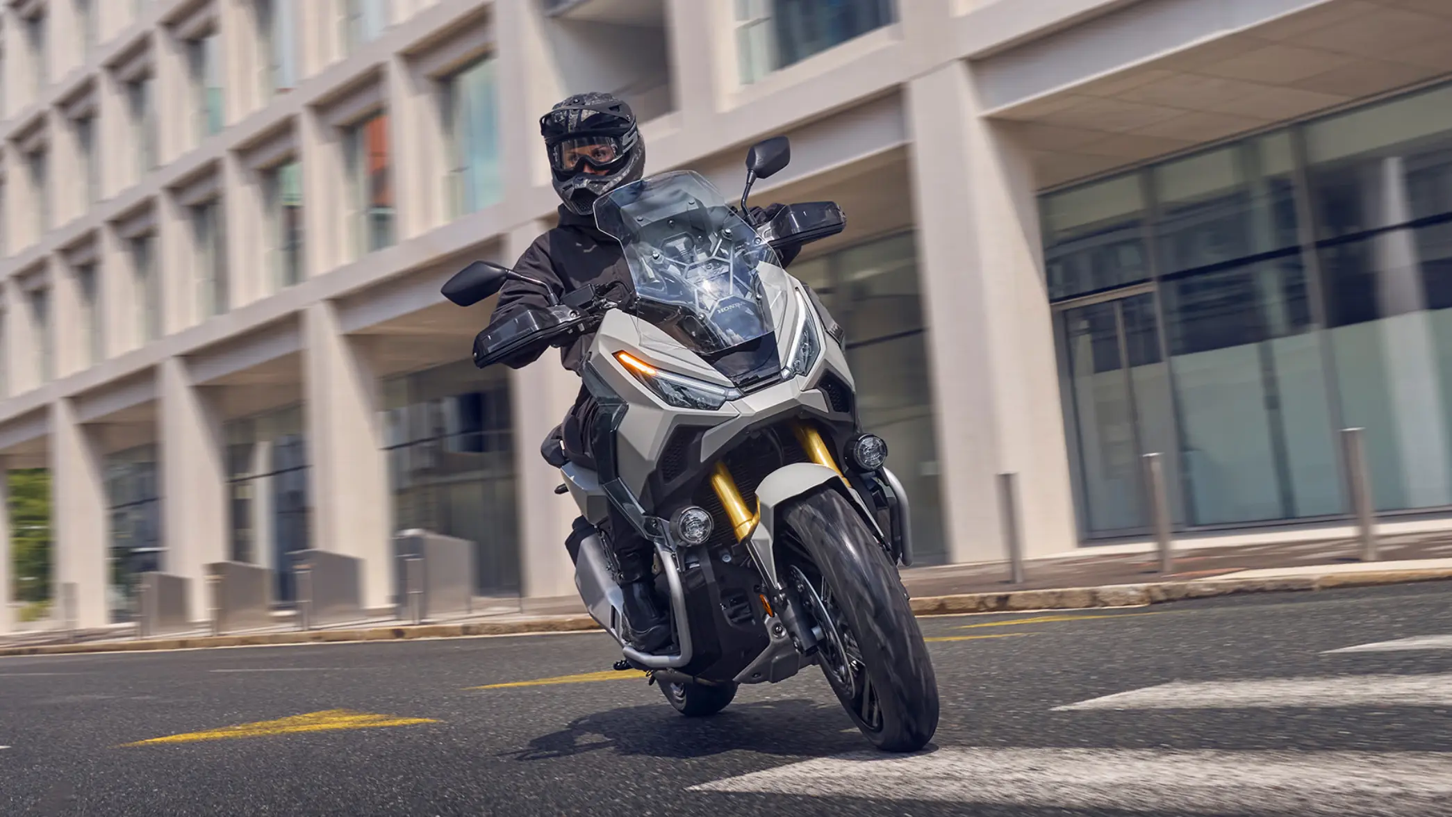 2025 Honda X-ADV 强势升级，舒适与科技再进化！