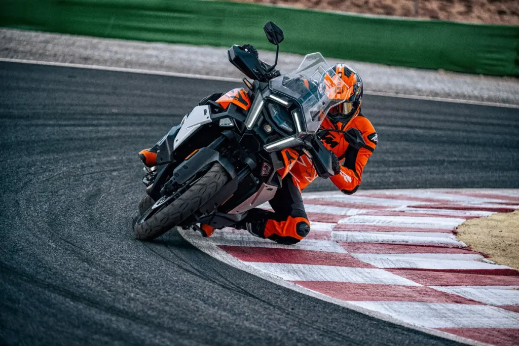 日前发表的自动手排变速箱“KTM AMT”首度搭载于KTM 1390