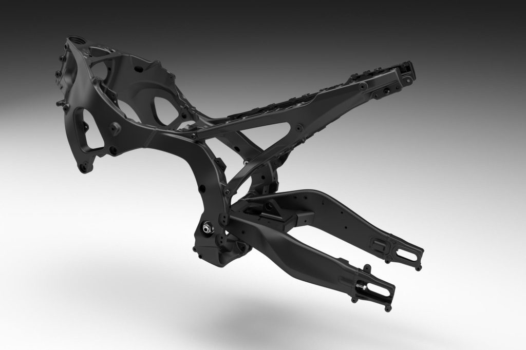 YZF-R9與MT-09並不是採用相同車架，Yamaha專門為R9開發的輕量化鋁合金 Deltabox 車架