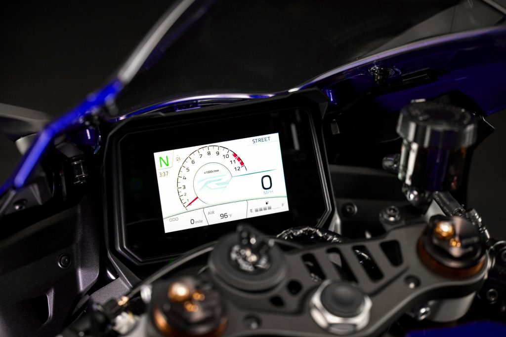 使用與新款MT-09，XSR900GP相同的的5吋TFT儀表