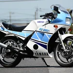 YAMAHA RZ250RR,搭載了45PS YPVS引擎和整流罩的80年代傳奇跑車