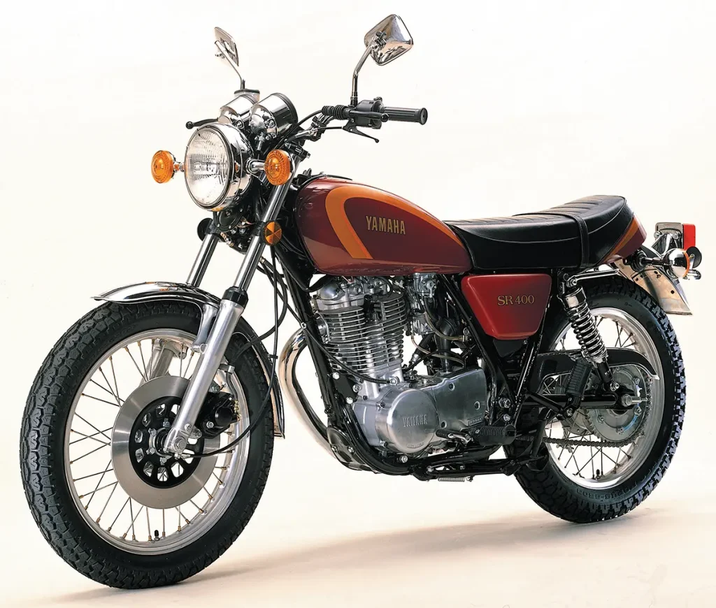 SR500/400在單搖籃車架上配備XT500引擎，將該車架用作機油箱，它是一輛拓展單引擎可能性的公路跑車。