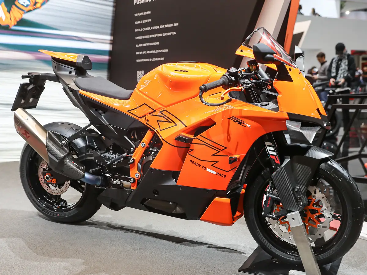 【2024米蘭車展】KTM 旗艦跑車990 RC R 賽道基因注入，搭載 Akrapovic 排氣管WP 前叉等配備