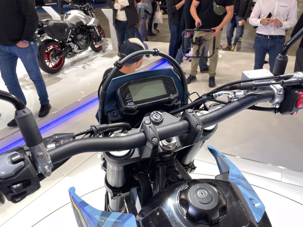 新設計的LCD 儀表