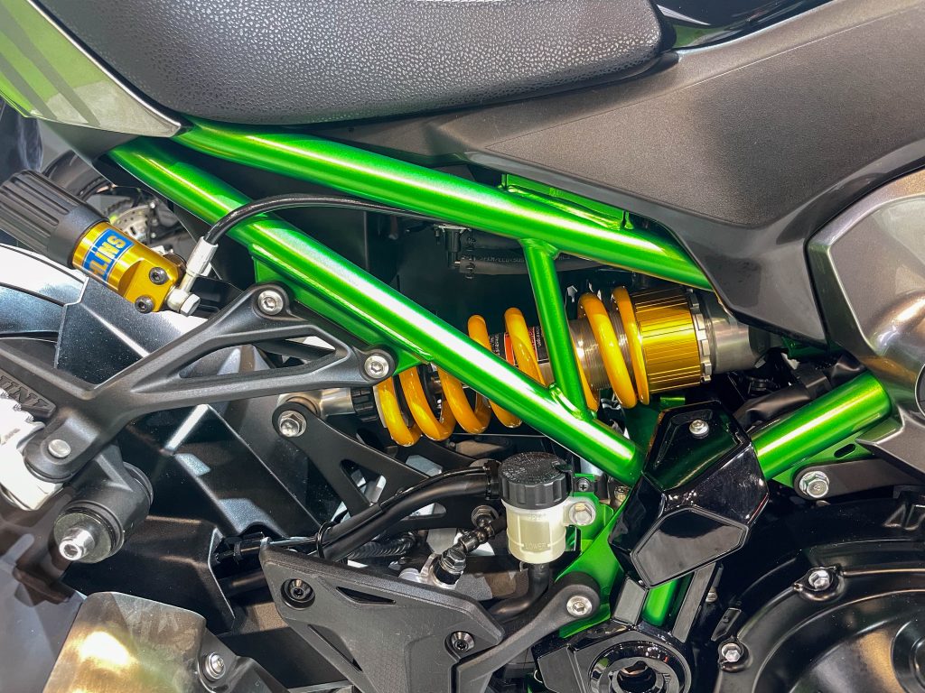 Z900SE版配備Ohlins全可調避震
