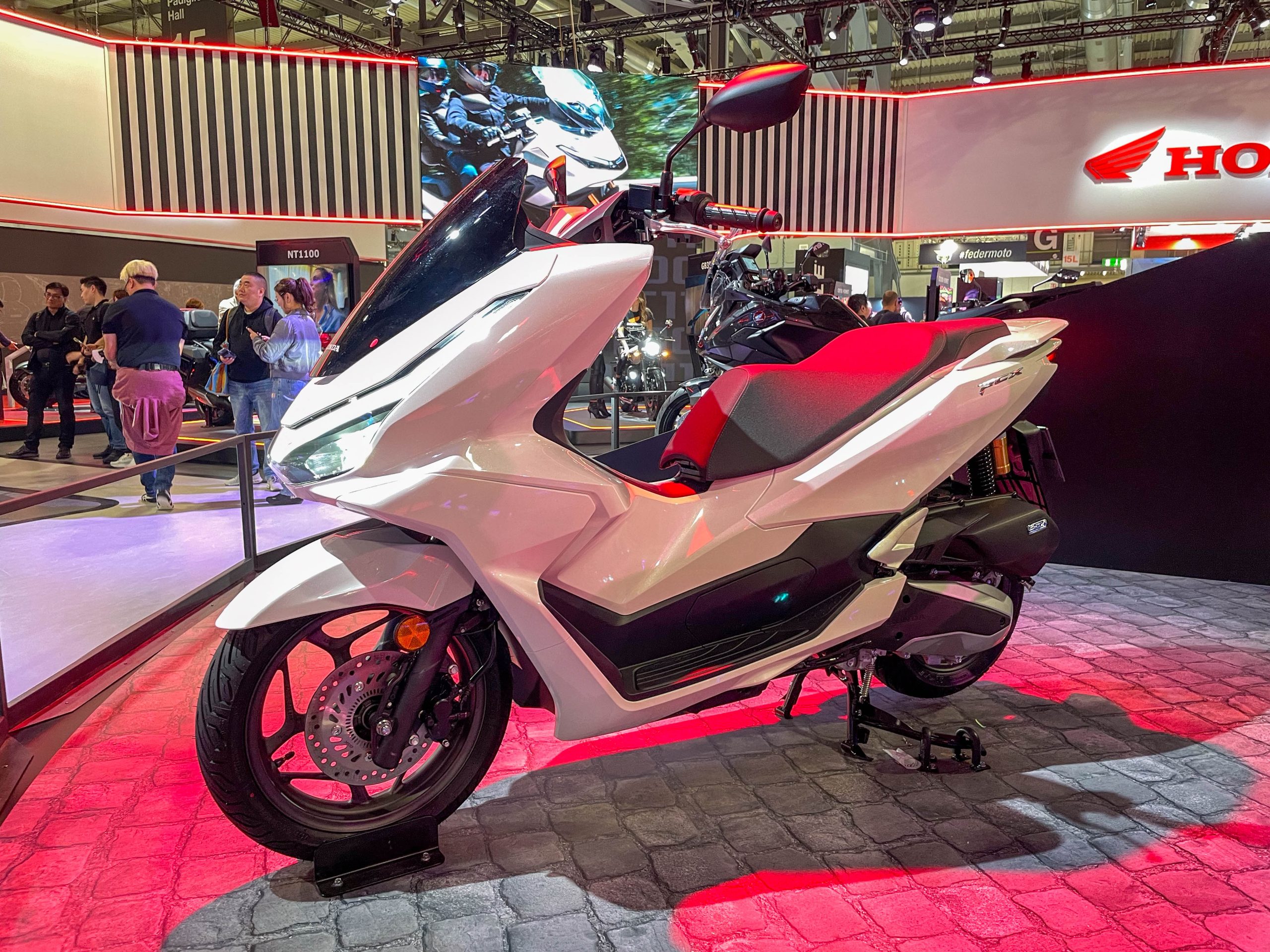 Honda 2025 PCX 125/DX 全新進化！第五代車型米蘭車展全球首發