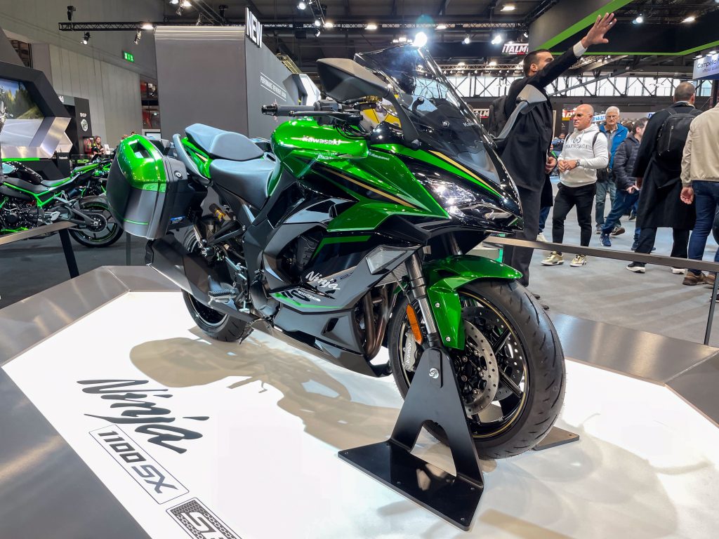 在米蘭車展展出的Ninja 1100 SX，配備側箱
