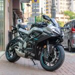 【實車開箱】CFMOTO 675SR-R 強勢登場,以三缸引擎加入中量級跑車戰局