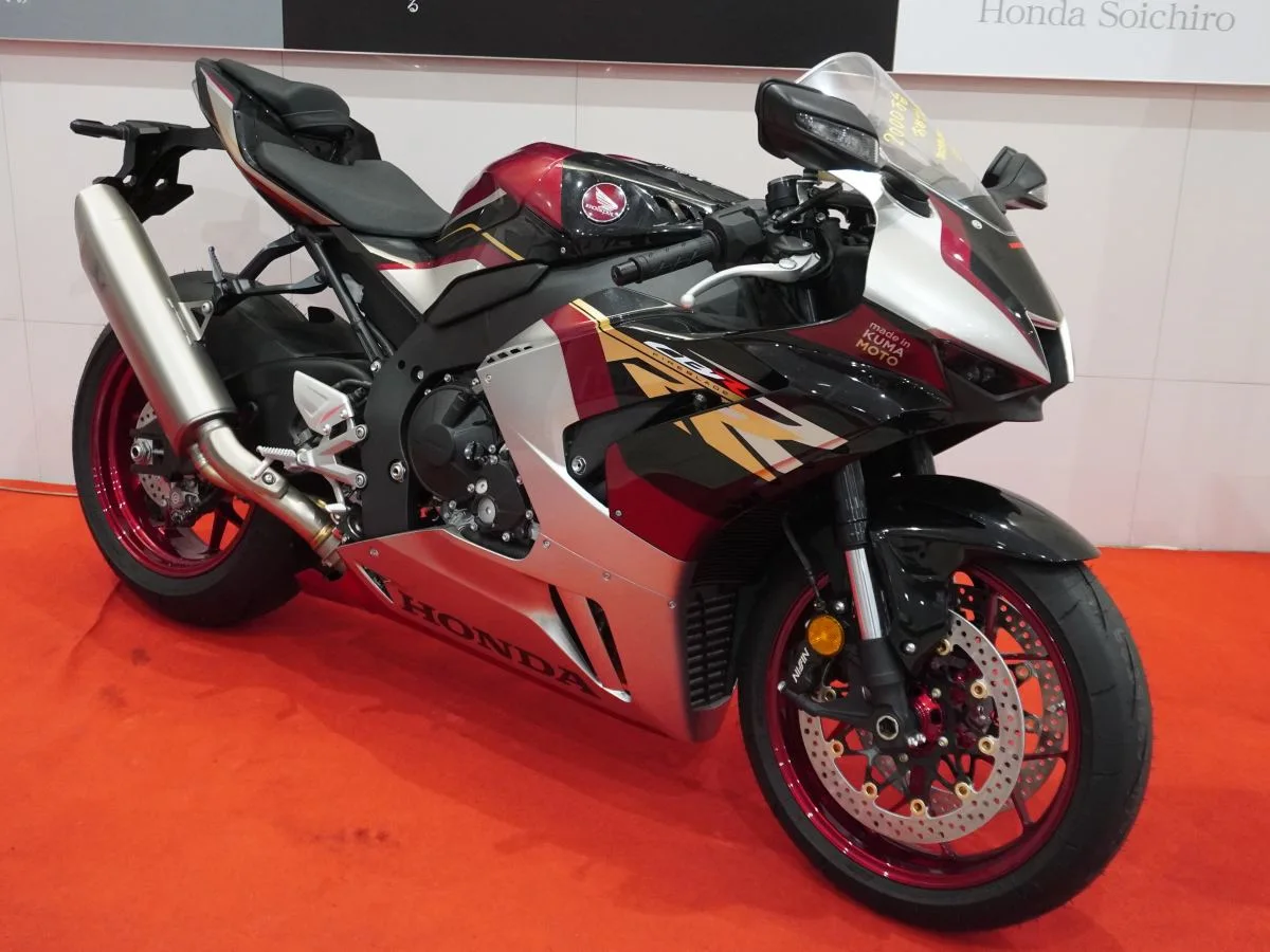 Honda熊本厂庆祝生产2000万辆摩托车，推出特别版CBR1000RR-R