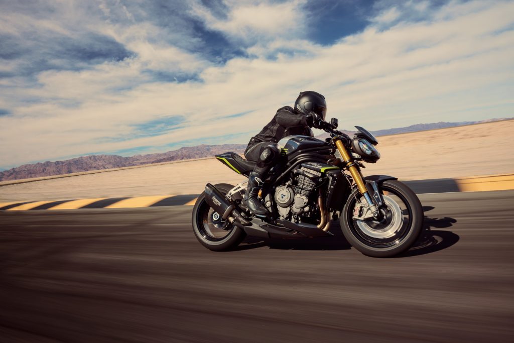 避震升級為Ohlins SmartEC3半主動電子懸掛,包括NIX30 43mm前叉